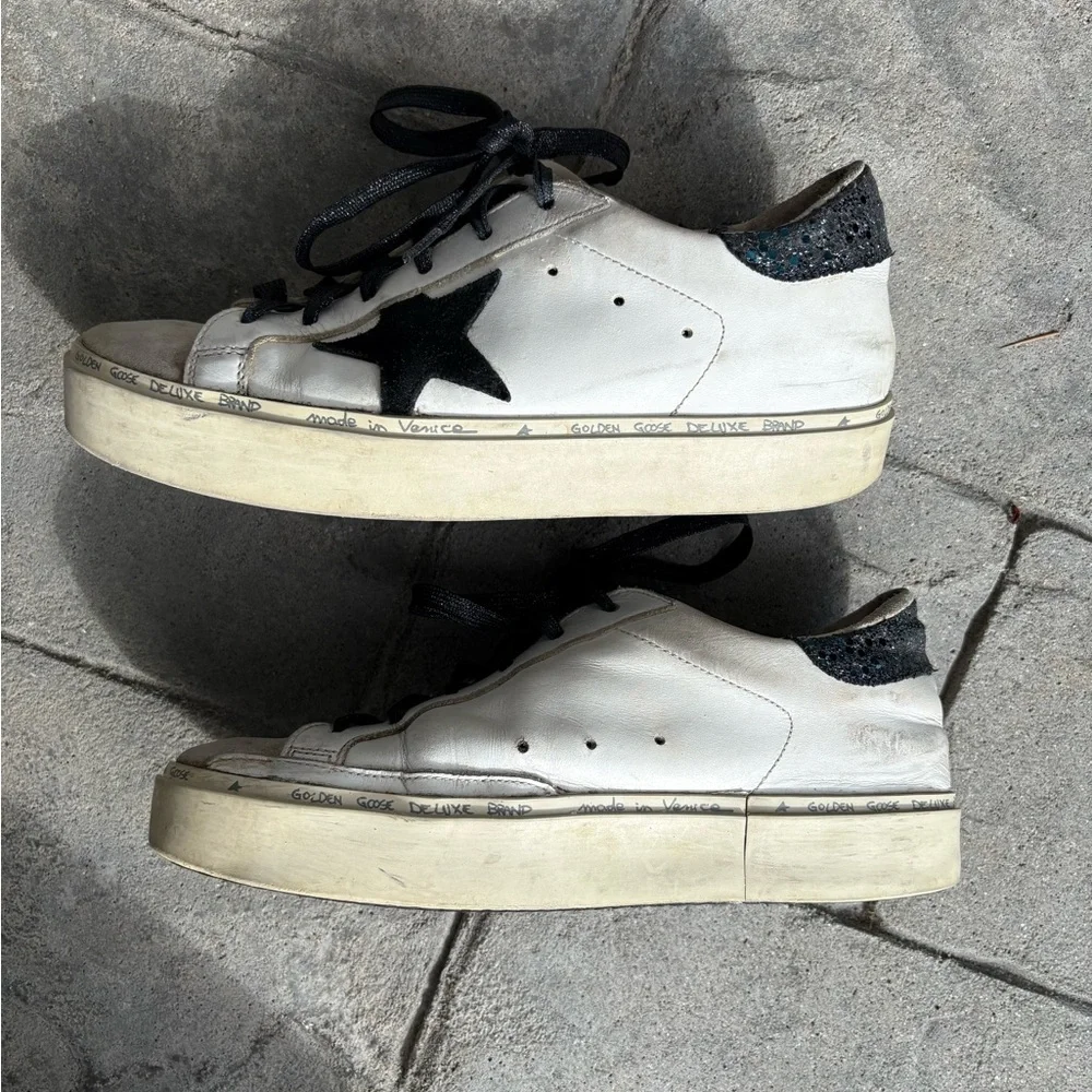 Golden Goose Sneakers with Black Star Accent - Picture 4 of 10